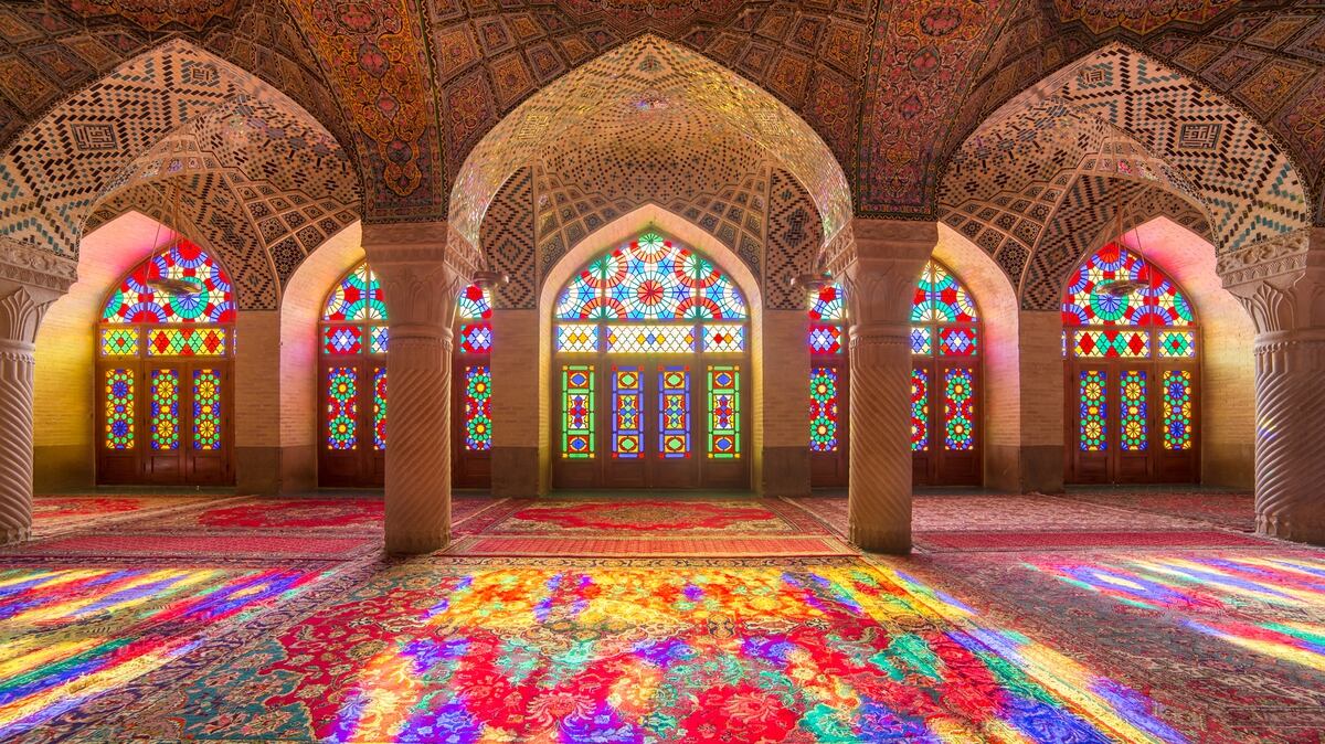Vitrales asombrosos: la mezquita Nasir al-Mulk