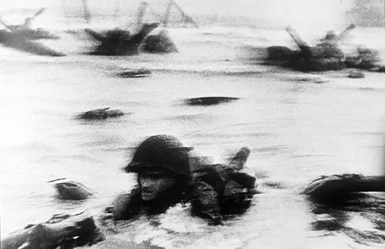 El desembarco en Normandía inmortalizado por Robert Capa