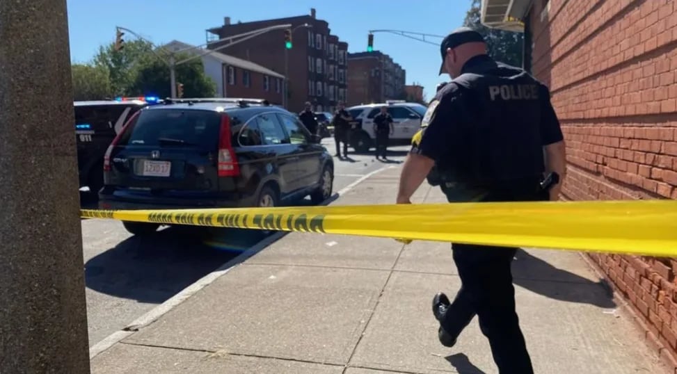 Reportan múltiples víctimas en un tiroteo en Massachusetts