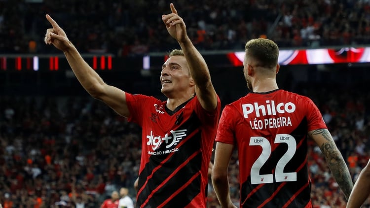 Soccer – Copa Libertadores – Group Stage – Group G – Athletico Paranaense v Boca Juniors – Arena da Baixada, Curitiba, Brazil – April 2, 2019 Athletico Paranaense’s Marco Ruben celebrates scoring their first goal with team mates REUTERS/Rodolfo Buhrer