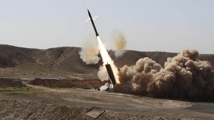 Los rebeldes hutÃ­es, apoyados por IrÃ¡n, lanzaron dos misiles contra Arabia Saudita