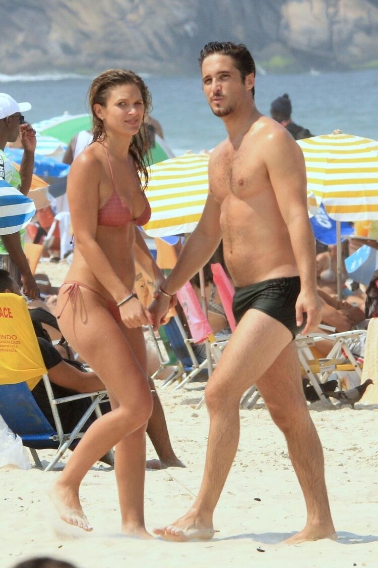 El actor mexicano pasó unas vacaciones con su novia en Brasil. (Foto: Grosby Group)