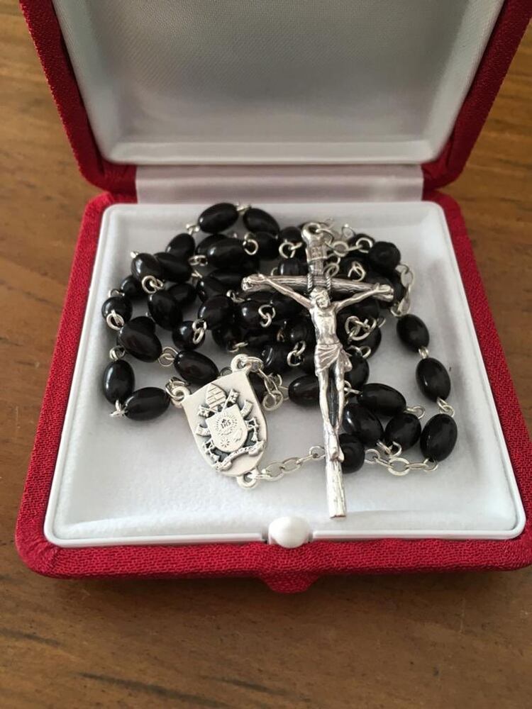 El rosario que recibió la esposa de Amado Boudou