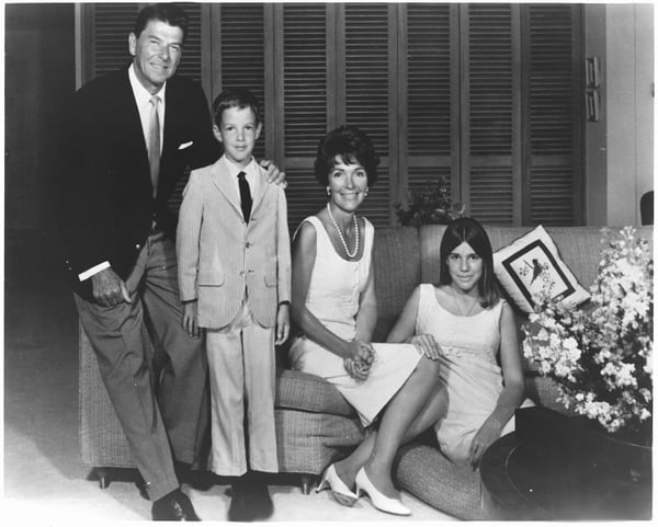 Retrato familiar de la familia Reagan, cuando el republicano era Gobernador de California