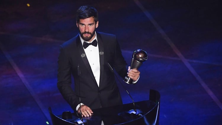 Alisson es el mejor arquero del planeta según la FIFA (AFP)