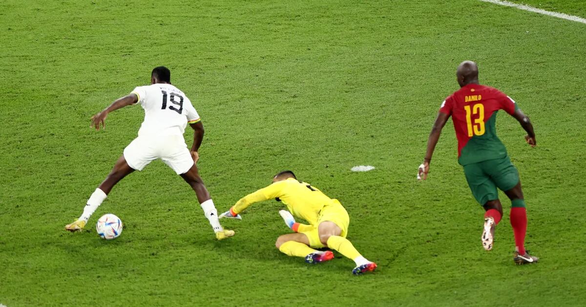 A gafe do goleiro de Portugal que quase terminou no empate de Gana na final do duelo pelo Mundial do Catar 2022