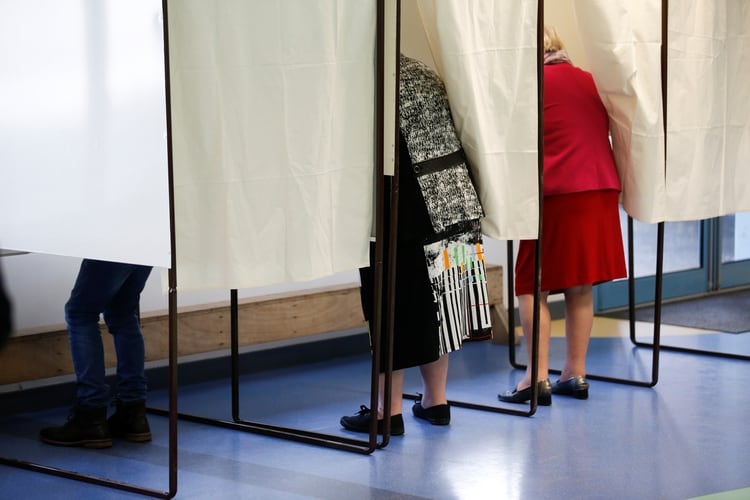 Un centro de votaciÃ³n en Henin-Beaumont, FranciaÂ (REUTERS/Pascal Rossignol)