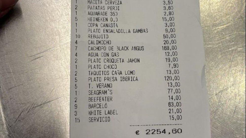 Ticket de la cuenta del grupo de aficionados del Athletic en un bar de Sevilla (Redes sociales)