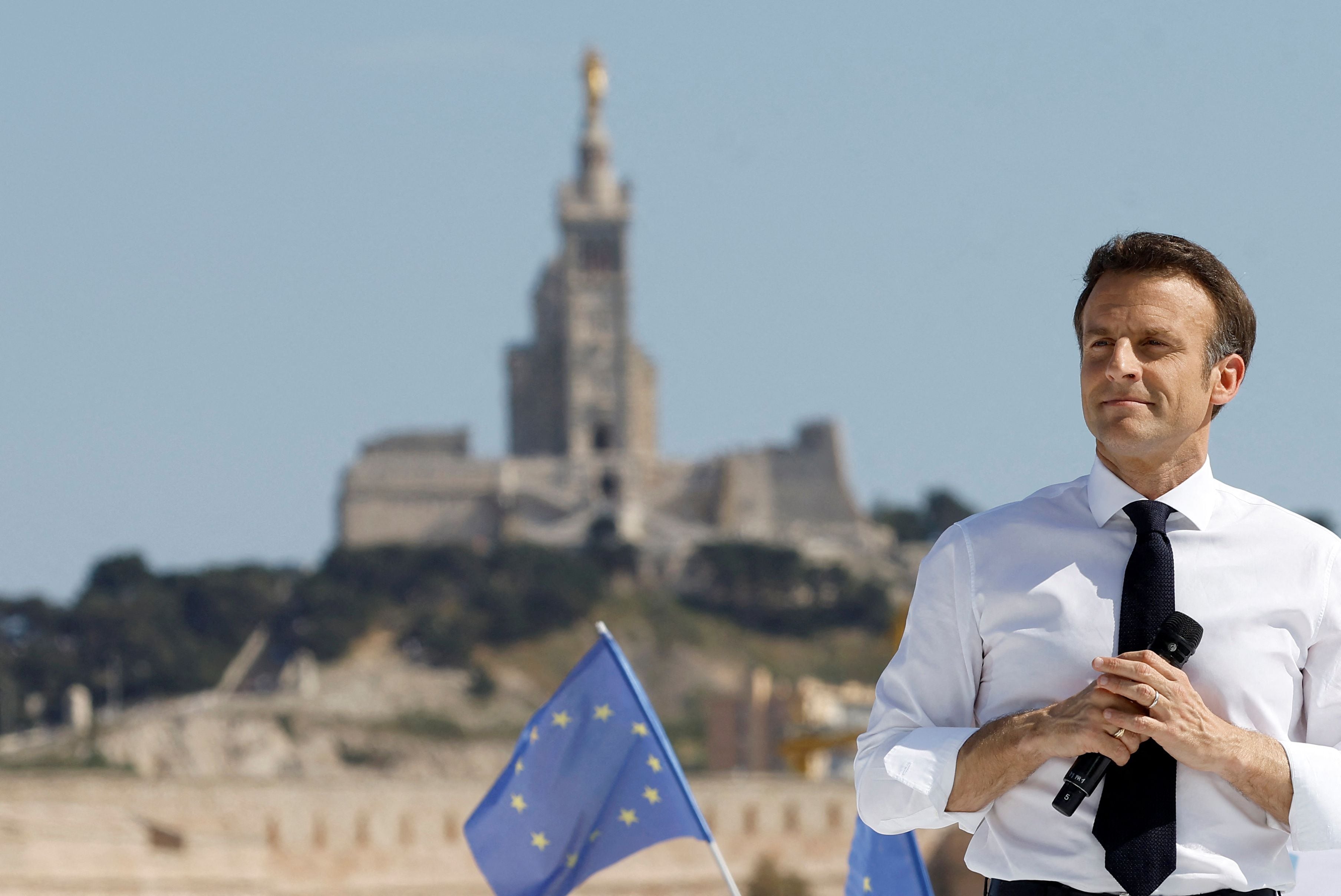 El presidente Emmanuel Macron encabeza las encuestas a pocos días del ballotage en Francia (REUTERS/Christian Hartmann)