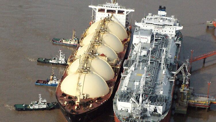 Para este año ya hay comprometidos 22 buques con importación de gas 