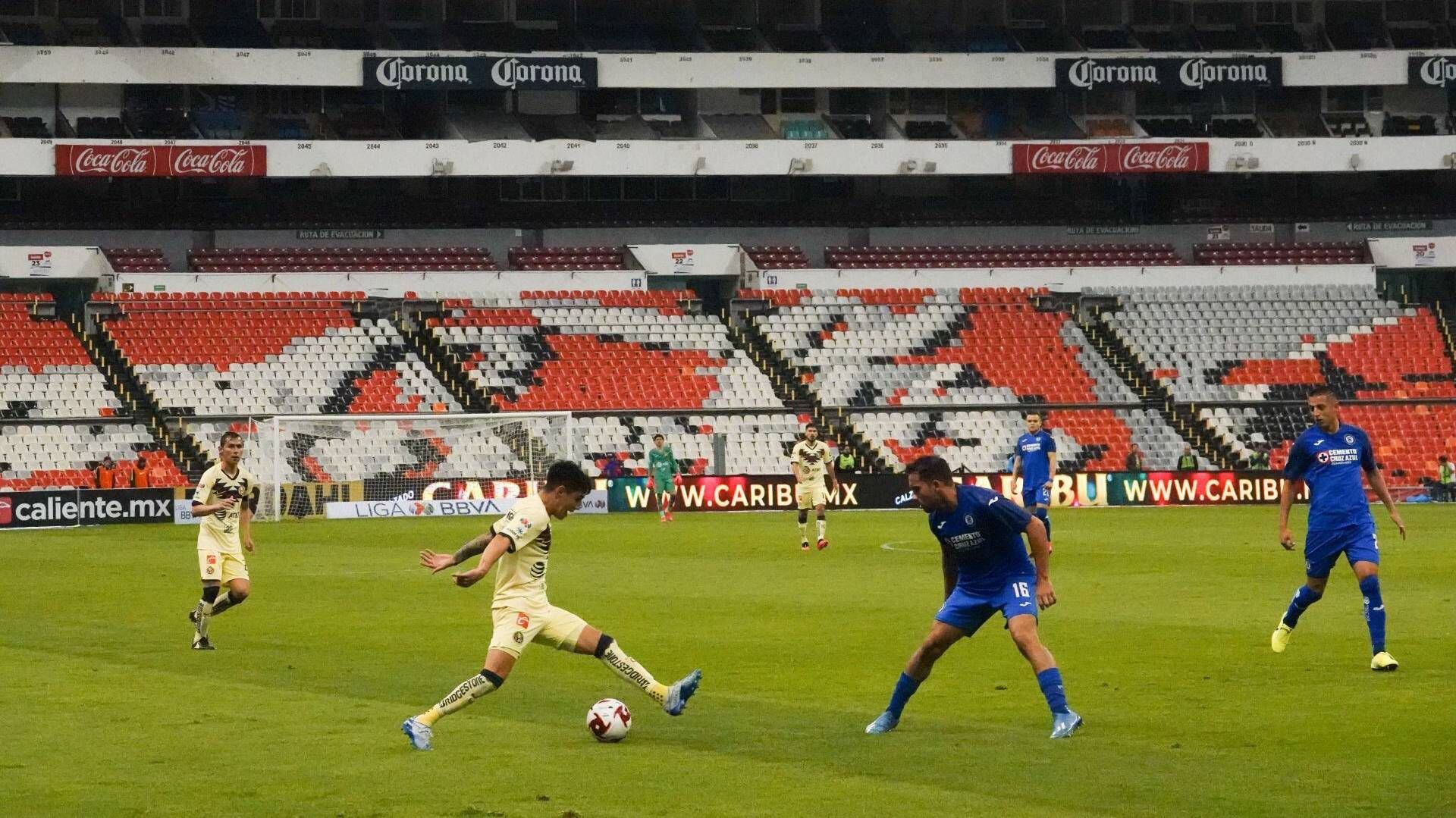 El fútbol mexicano ha tomado medidas en relación al COVID-19, aunque sigue en incertidumbre la reanudación del torneo (Foto: Cuartoscuro)