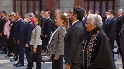 Claudia Sheinbaum y Olga Sánchez C ர்ட rdoba ocupan la primera fila (Foto: Captura de pantalla)