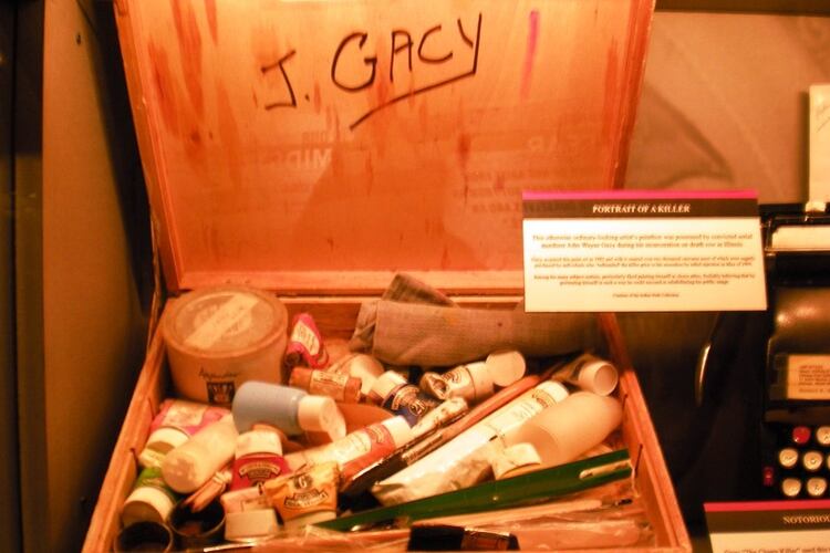 Set de arte utilizado por Gacy en la cárcel  (Foto: Wikipedia)