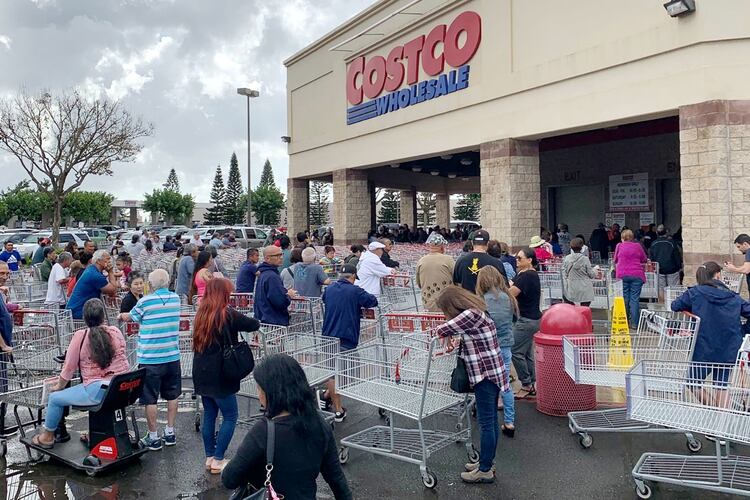 Las compras de pánico en las tiendas departamentales se han extendido alrededor del mundo. (Foto: Duane Tanouye/Reuters)
