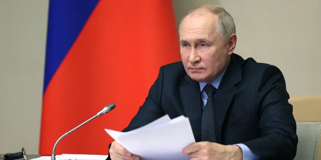 Apremiado por la caída del rublo, Putin busca controlar el flujo de capitales de las empresas occidentales en Rusia