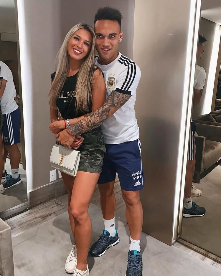 Lautaro Martínez junto a su novia Agustina Gandolfo