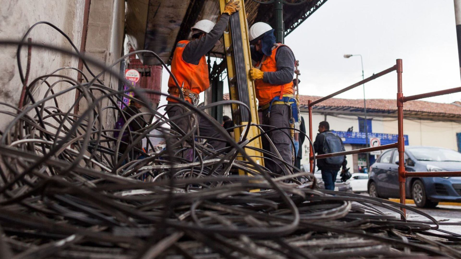 Luz del Sur corta cables que generar riesgo para los vecinos| Imagen referencial (Andina)
