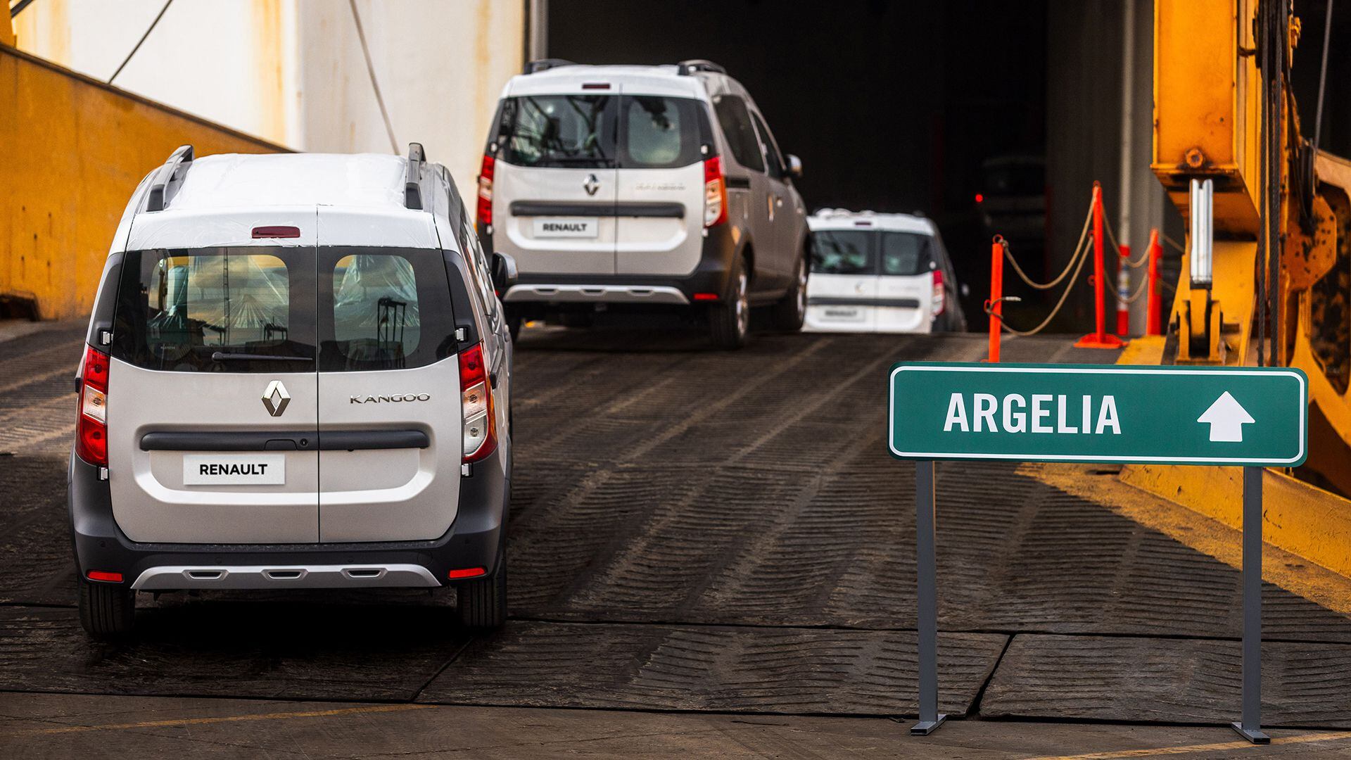 El primer embarque de Renault Kangoo fabricadas en Santa Isabel ya está rumbo a Argelia