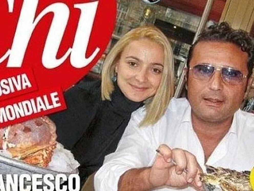 El capitán Schettino junto a Domnica Cemortan, su amante moldava, que subió al barco sin pasaje. Desde el día del naufragio no volvieron a encontrarse
