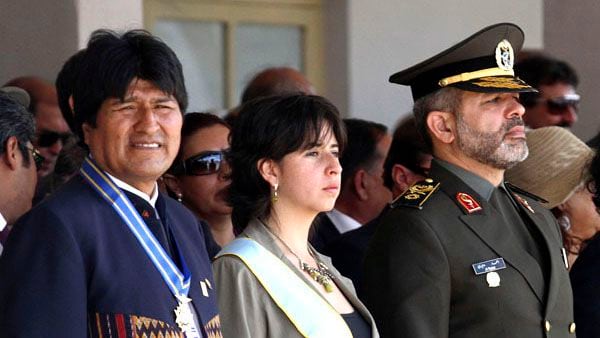 Imagen de archivo de Evo Morales, Ahmad Vahidi y Maria Cecilia Chacón. (AP)