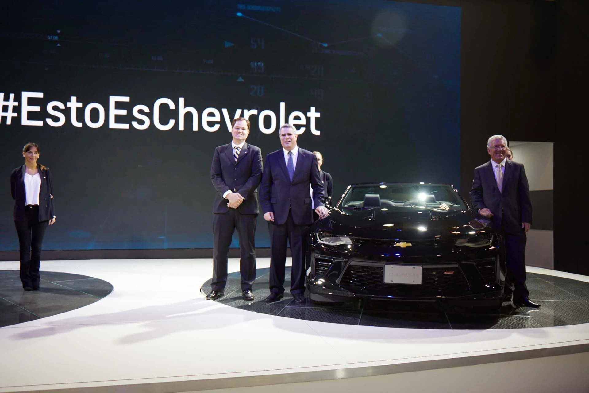 Hermann Mahnke, Carlos Zarlenga y Marcos Munhoz presentando las novedades de Chevrolet. (GM)