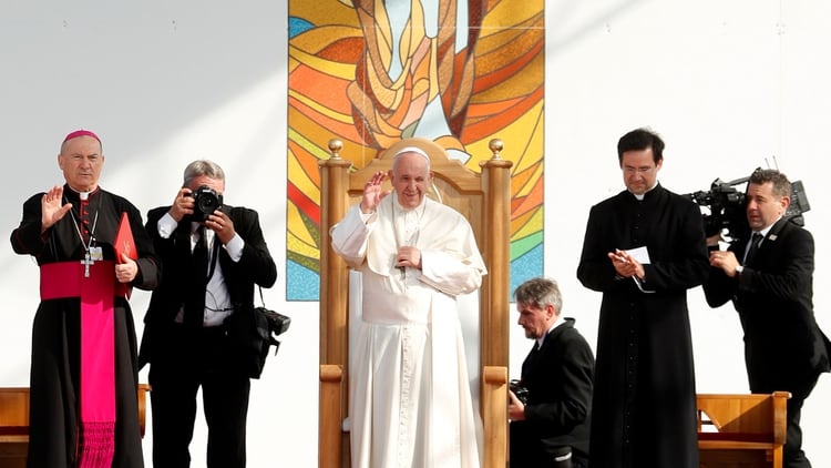 En una misa de rito bizantino, el papa Francisco beatificará a los siete obispos martirizados por el régimen comunista por no renegar de su fe. REUTERS/Remo Casilli