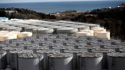 FILE PHOTO: Storage tanks for radioactive water are seen at Tokyo Electric Power Co's (TEPCO) tsunami-crippled Fukushima Daiichi nuclear power plant in Okuma town, Fukushima prefecture, Japan February 18, 2019. REUTERS/Issei Kato/File Photo