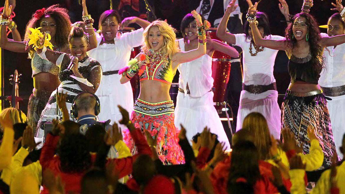 El video de Waka Waka, la canción oficial del Mundial Sudáfrica 2010 que grabó Shakira superó los 100 millones de visitas en YouTube a sólo un mes de su lanzamiento, convirtiéndose en uno de los videos más vistos de todos los tiempos en la plataforma digital.