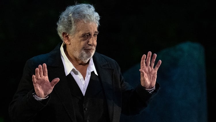 El tenor Plácido Domingo lo comunicó a través de sus redes sociales y asegura que tanto él como su familia están en aislamiento