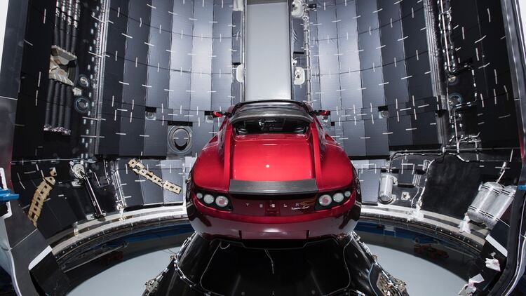 El auto personal de Elon Musk fue a bordo del cohete espacial (EFE)
