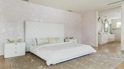 The bedroom, one of the most outstanding environments of Shakira's mansion (The Grosby Group)