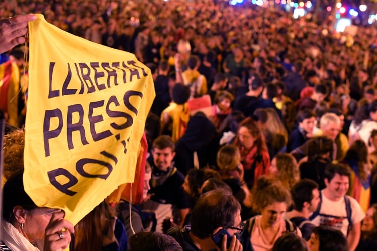 Los manifestantes piden la liberación de los independentistas presos (LLUIS GENE / AFP)