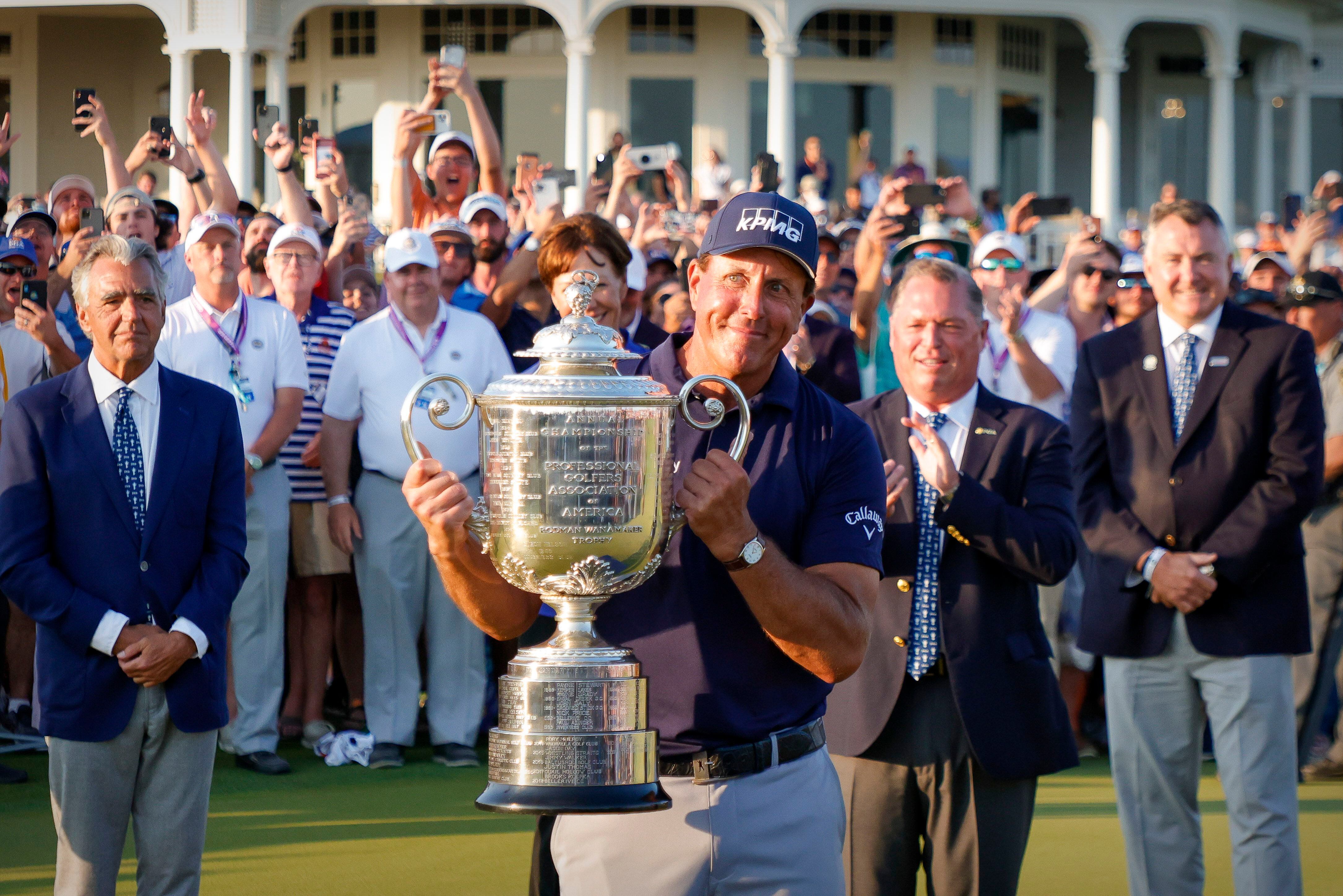 El estadounidense de 50 años Phil Mickelson hizo historia en el PGA Championship y batió el récord como el campeón más longevo de un Grand Slam de golf