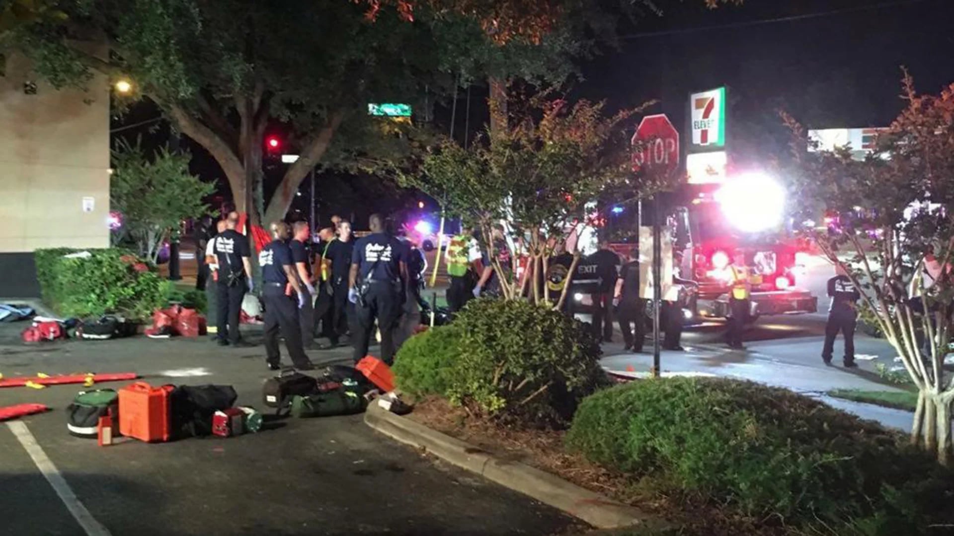 La Policía realizó una “explosión controlada” frente a la discoteca de Orlando (@la_informacion)
