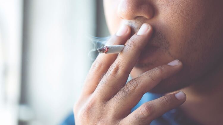 La prevalencia de la EPOC está directamente relacionada al hábito de fumar (Shutterstock)