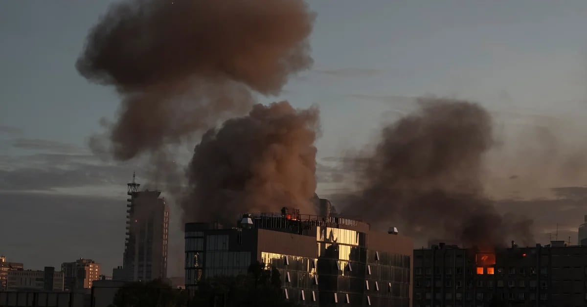 Rusia volvió a atacar Ucrania y disparó drones kamikaze sobre edificios residenciales en Kiev