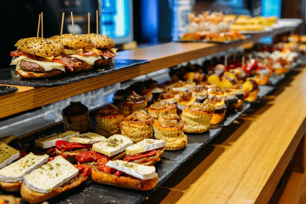 Pintxos en San Sebastián, en el País Vasco (Shutterstock).