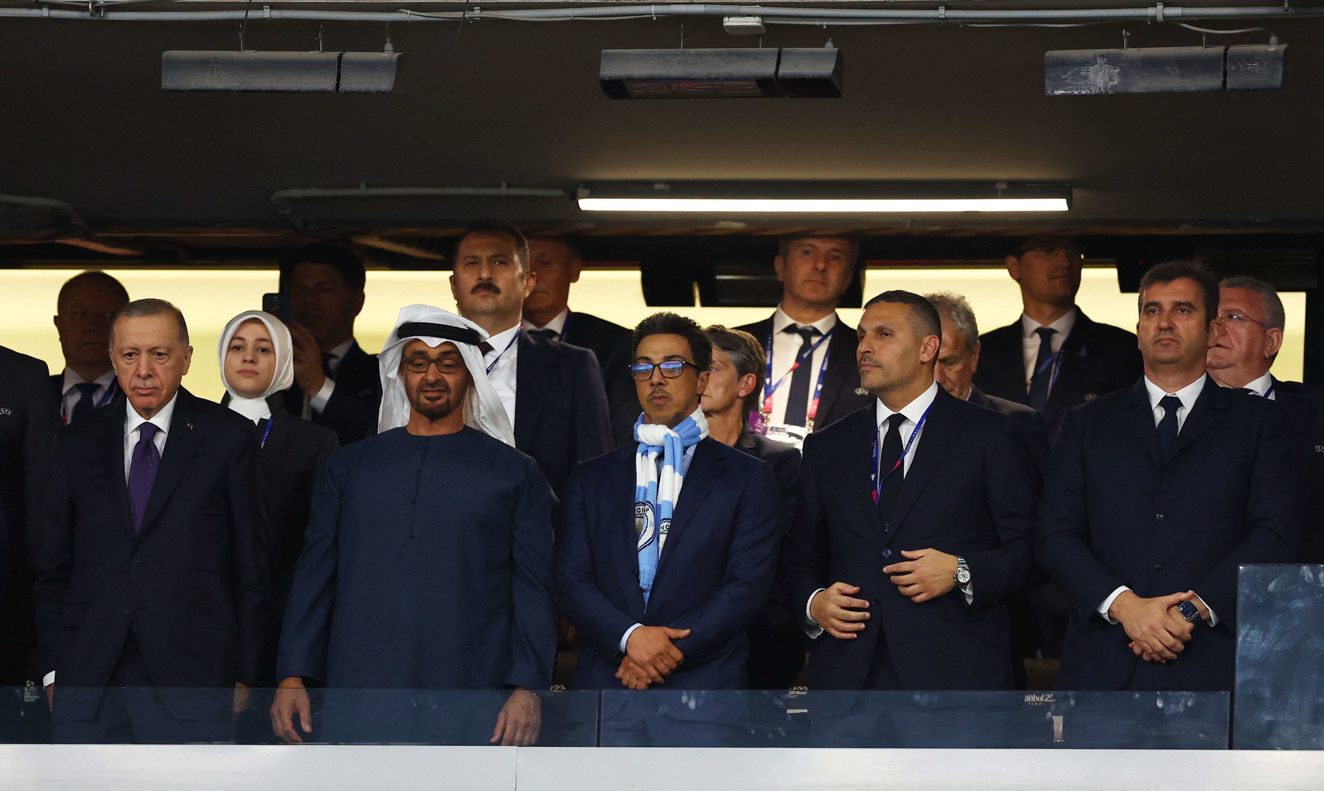 Sheikh Mansour en el palco del estadio (Foto: Reuters/Molly Darlington)