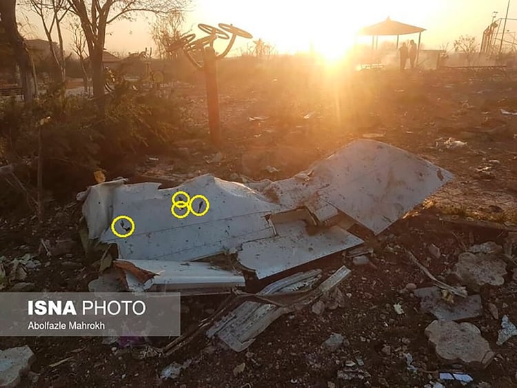 Los restos del avión con los orificios (Fuente: @JacdecNew)