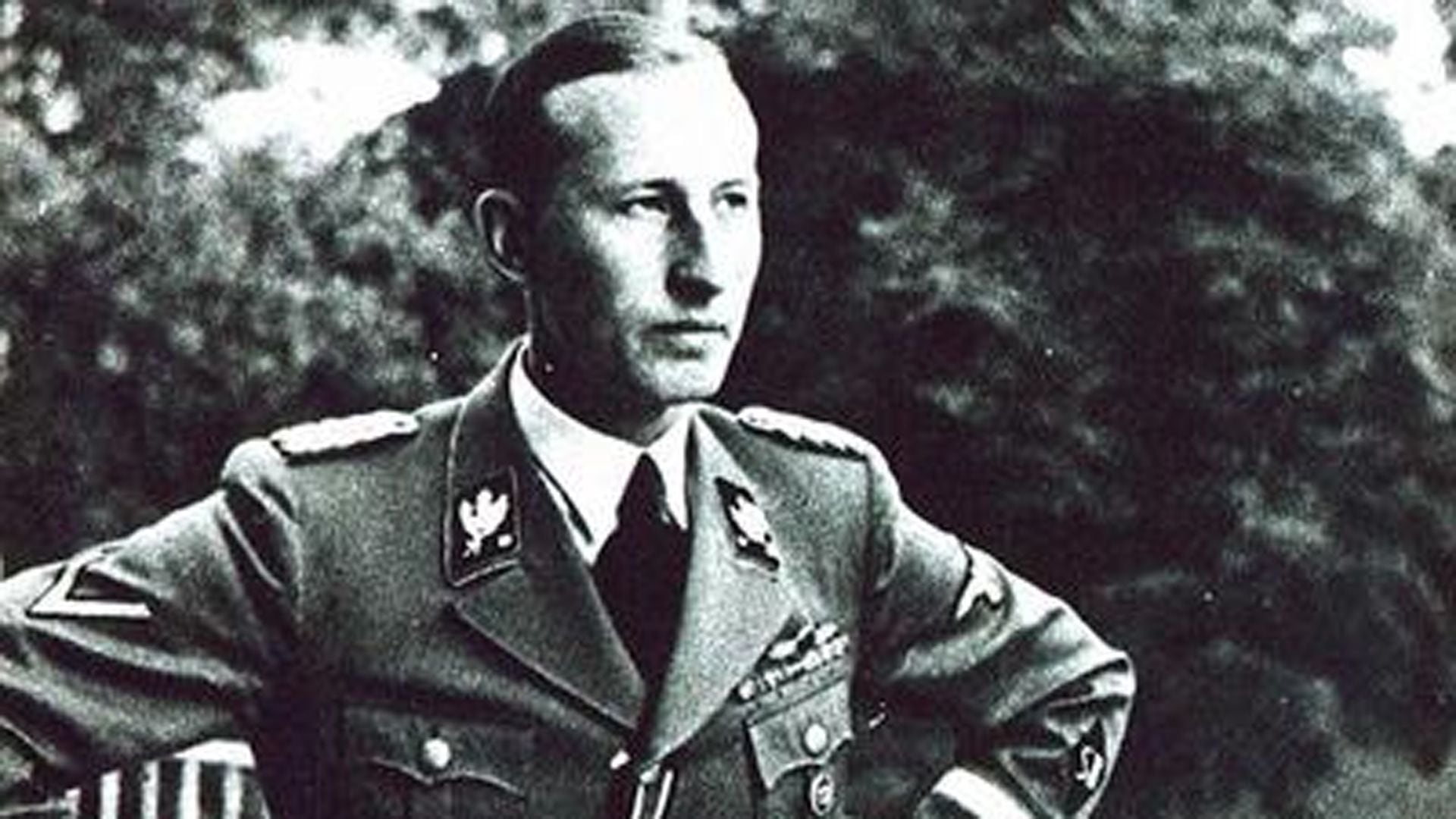 Heydrich escaló muy rápido en el escalafón nazi. Mostró lealtad hacia el líder e impudicia para llevar adelante lo que se le pedía sin importar el daño que podría causar.