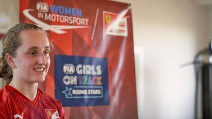 Maya Weug en las instalaciones de Ferrari (Prensa FIA).