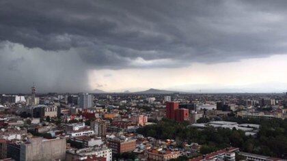 Las lluvias comienzan a aparecer en la Ciudad de México (Foto: Twitter).
