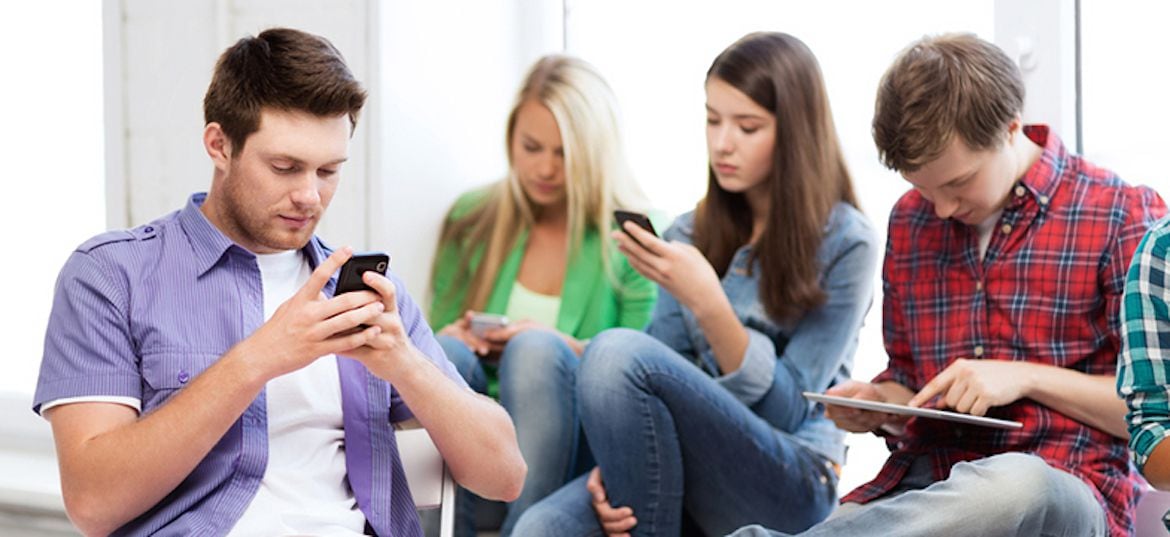 La adicción a los celulares pueda alejar a las personas de sus familiares y amigos. (Freepik)
