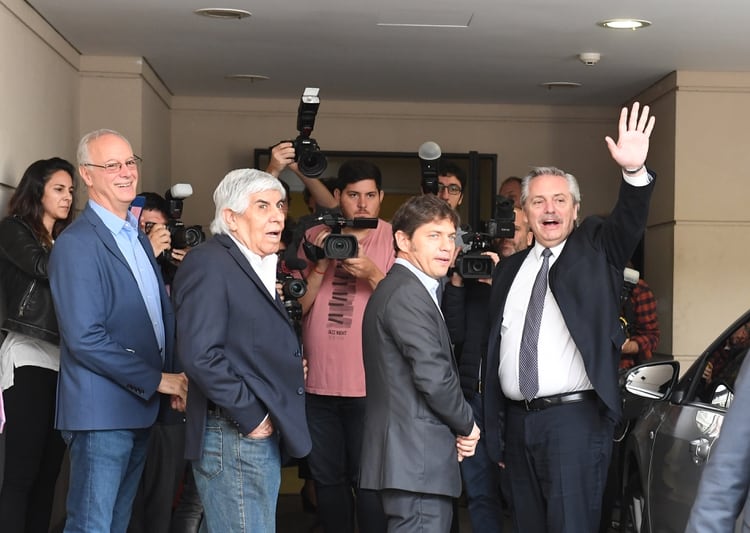 El ministro de Salud Bonaerense, Daniel Goyán; Hugo Moyano, Axel Kicillof y Alberto Fernández (Foto: Maximiliano Luna)