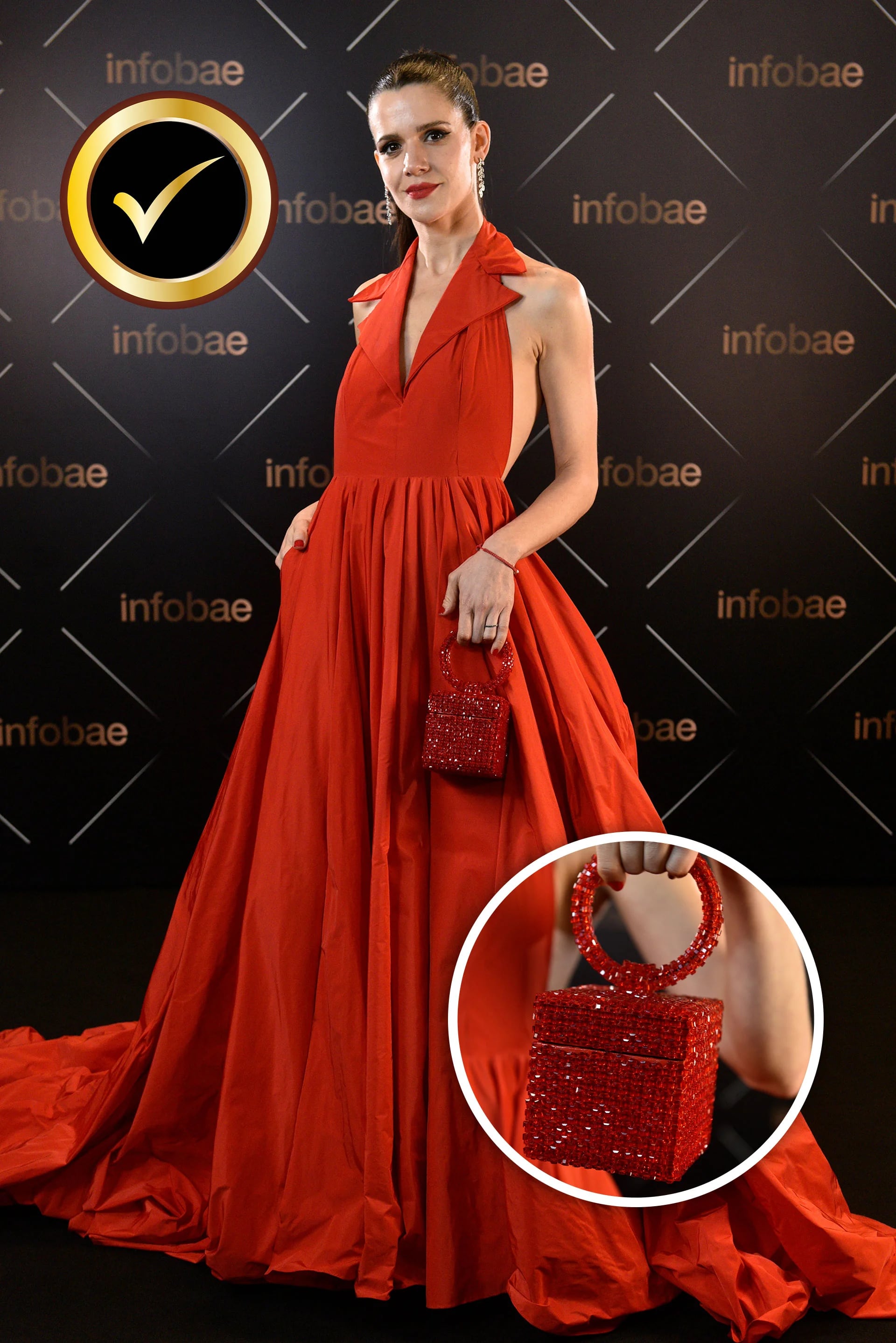Violeta Urtizberea eligió un modelo diseñado por Jorge Rey, que acompañó con una imponente cartera a tono