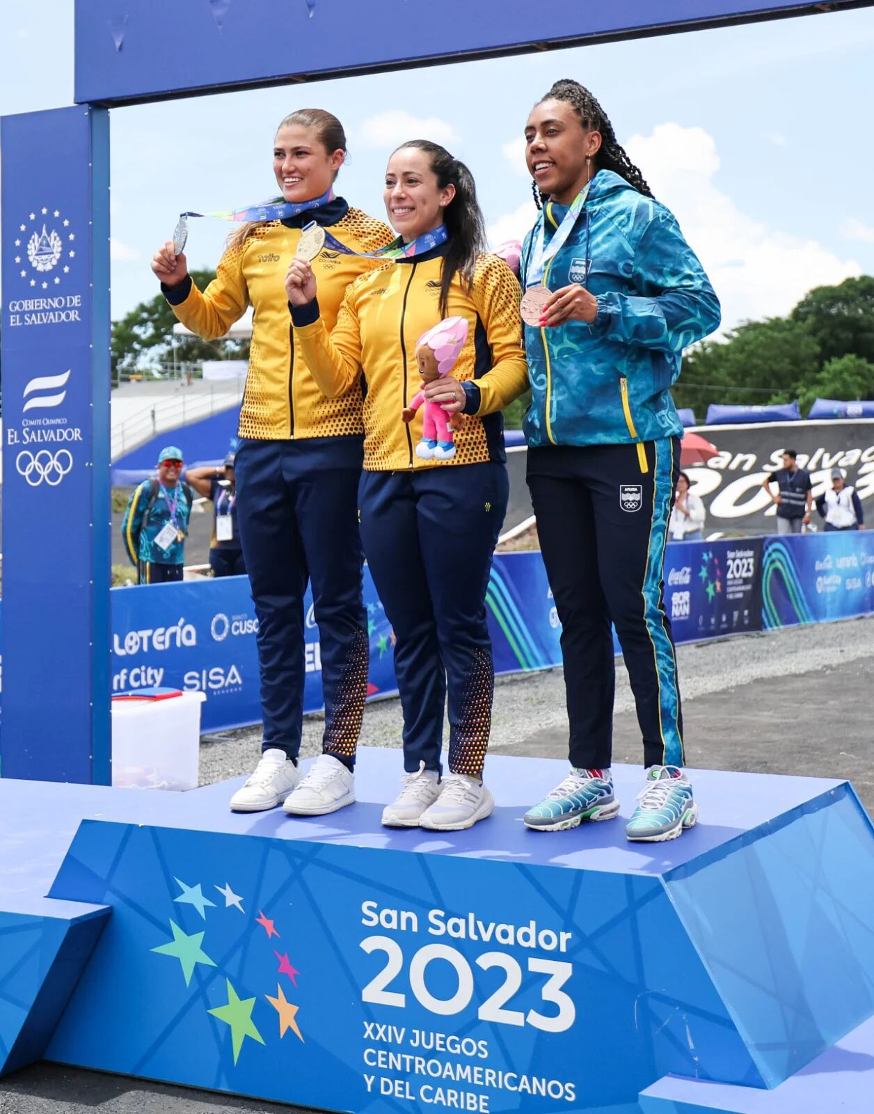 Mariana Pajón y Gabriela Bollé le dieron el 1-2 a Colombia en el BMX de los Juegos Centroamericanos y del Caribe (Juegos Centroamericanos y del Caribe San Salvador 2023)