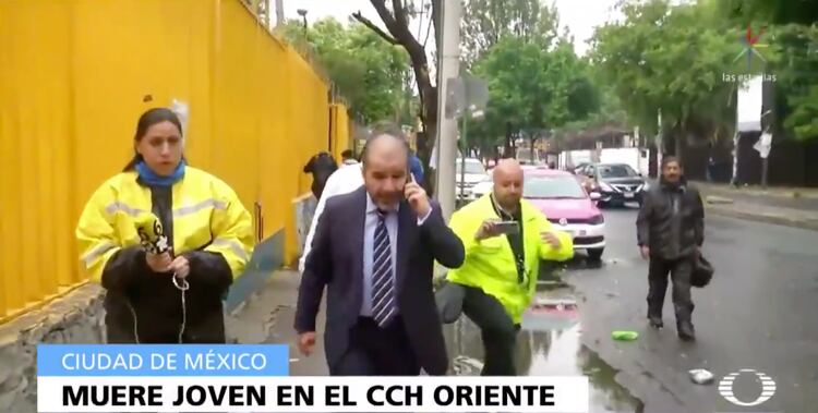 Autoridades arriban a las instalaciones del CCH Oriente (Foto: Captura de pantalla de Televisa)