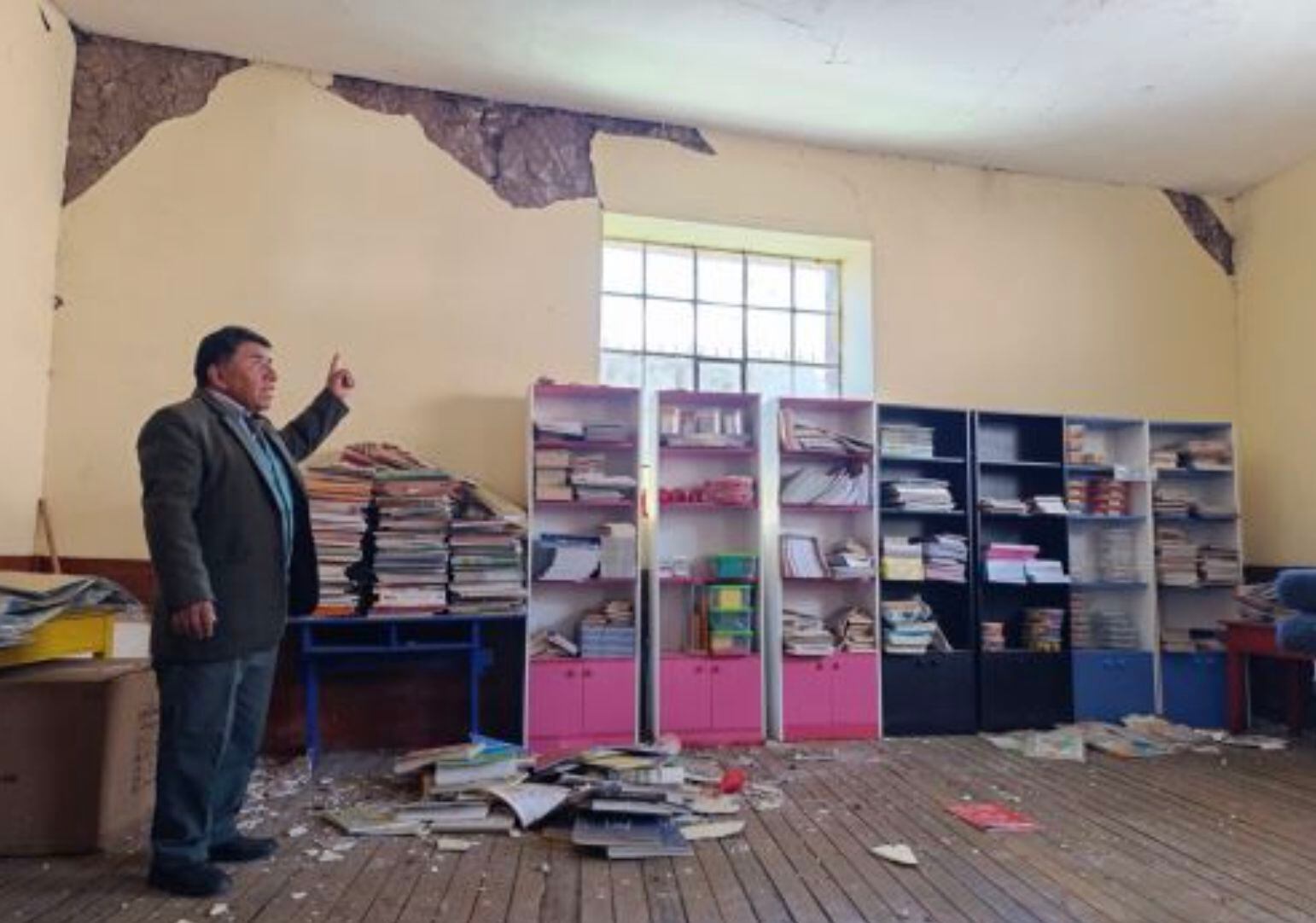 Reportan deterioros en colegio de Andahuaylillas, en Cusco.