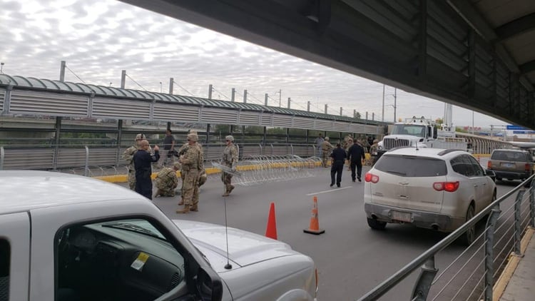 Parte de los ejercicios que los automovilistas observaron en la frontera  de México con Estados Unidos (Foto: Archivo)