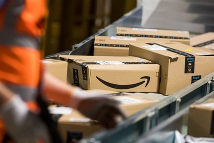 Amazon Distribution Center (Bloomberg)